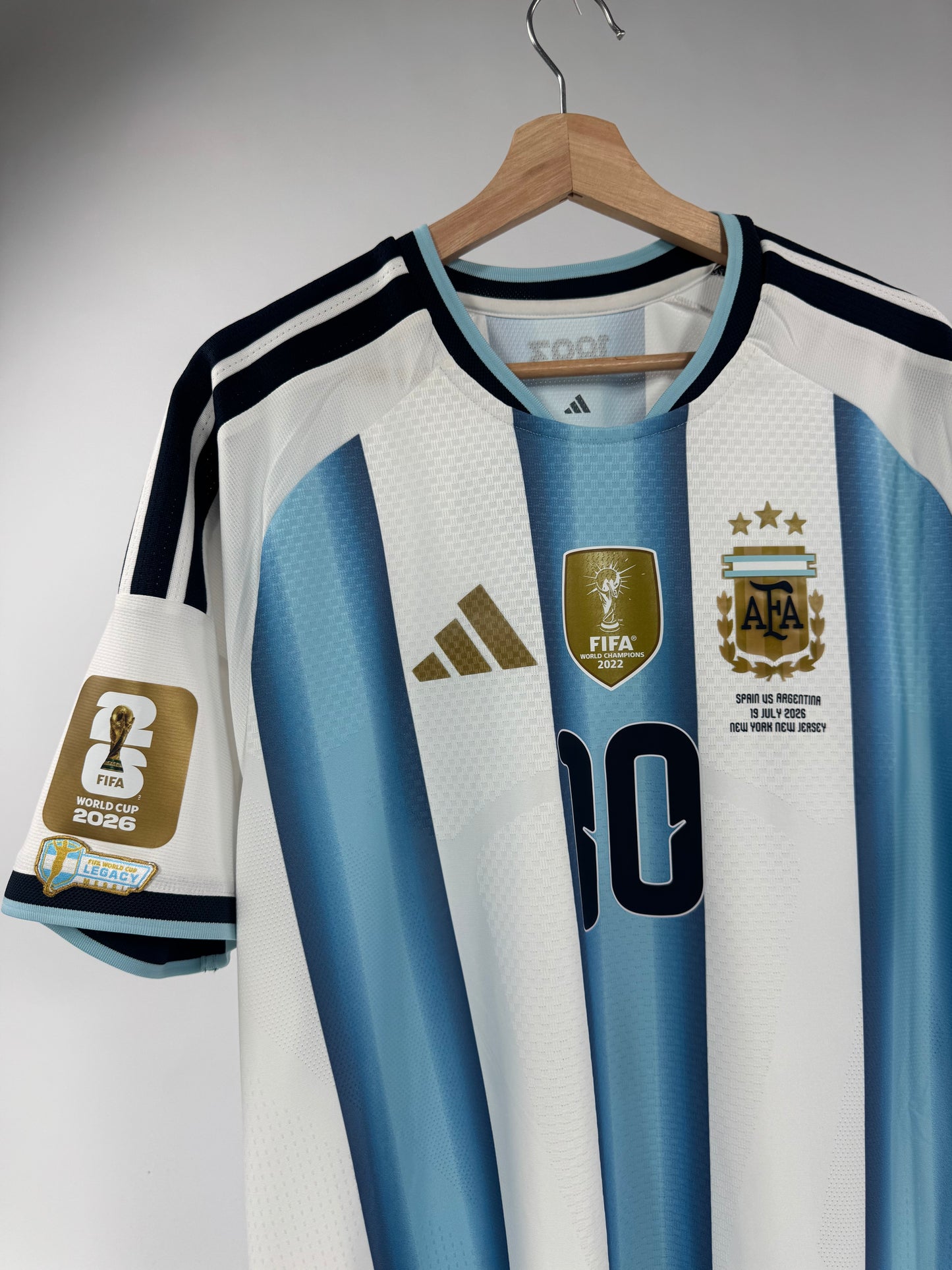 2026 ADIDAS ARGENTINA WORLD CUP FINAL HOME JERSEY LIONEL MESSI (XL)