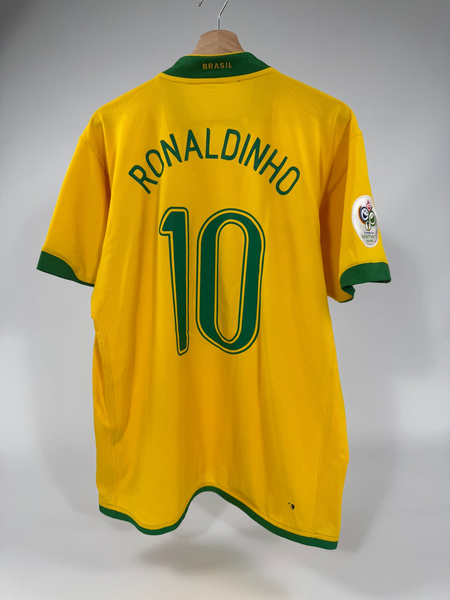 2006 NIKE BRAZIL HOME JERSEY RONALDINHO 10 (M)