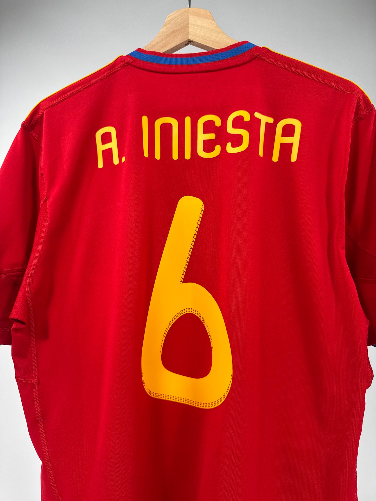 2010 ADIDAS SPAIN HOME JERSEY INIESTA 6 (L)