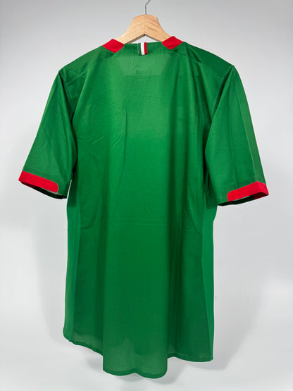 2006 NIKE PLAYER ISSUE MEXICO HOME JERSEY SIGNED BY SQUAD (M) UTILERIA NOT SOLD IN STORES