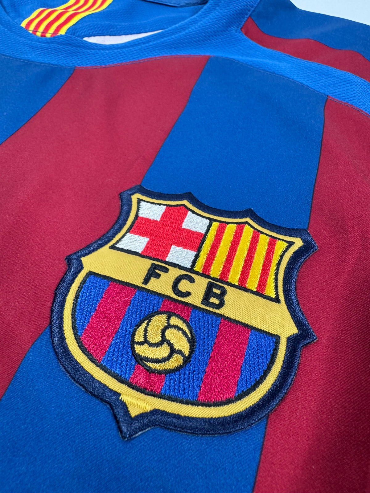 2005/06 NIKE T90 FC BARCELONA HOME JERSEY RONALDINHO 10 (S)
