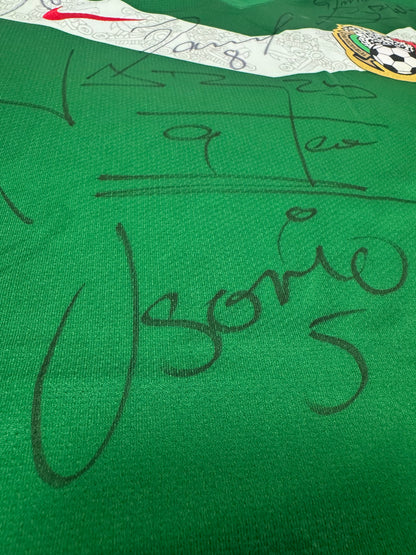 2006 NIKE PLAYER ISSUE MEXICO HOME JERSEY SIGNED BY SQUAD (M) UTILERIA NOT SOLD IN STORES
