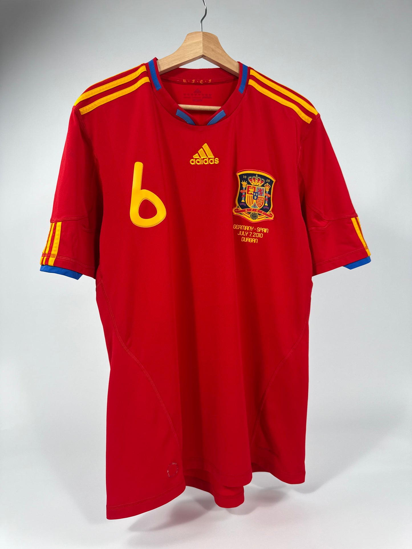 2010 ADIDAS SPAIN HOME JERSEY INIESTA 6 (L)