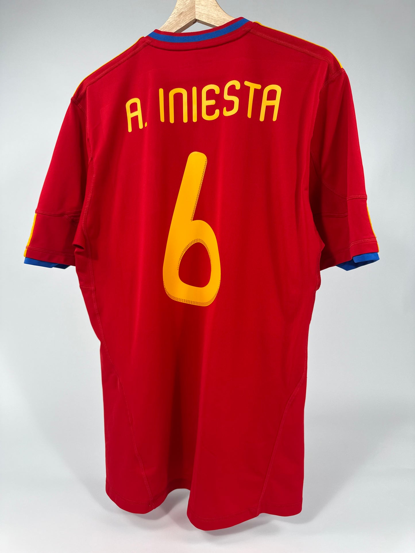 2010 ADIDAS SPAIN HOME JERSEY INIESTA 6 (L)