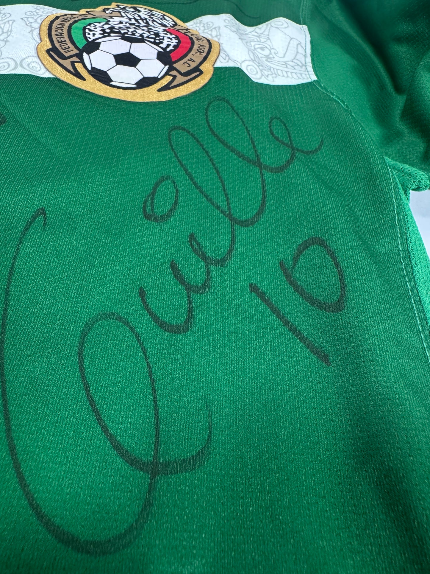 2006 NIKE PLAYER ISSUE MEXICO HOME JERSEY SIGNED BY SQUAD (M) UTILERIA NOT SOLD IN STORES