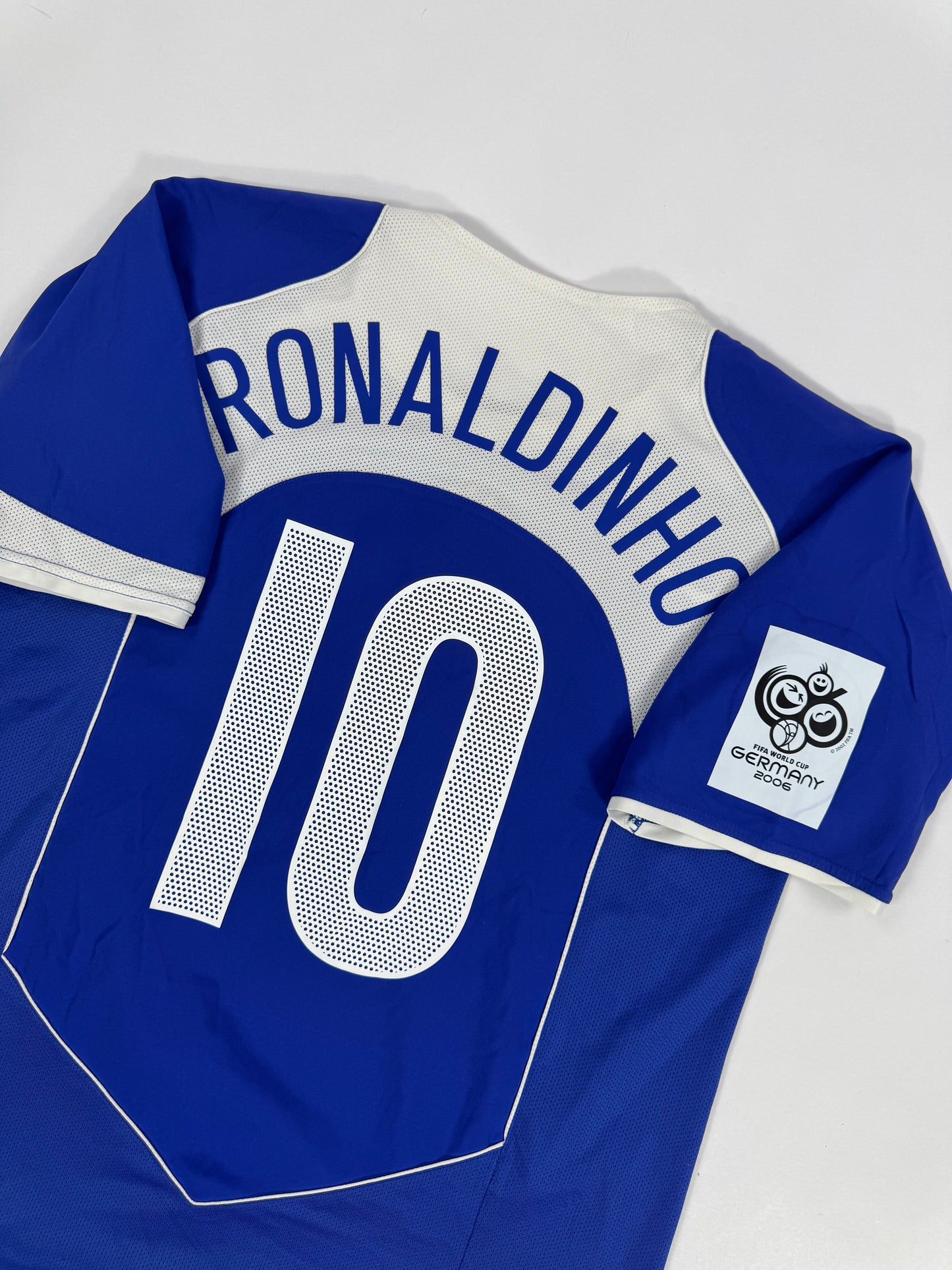 2004/05 NIKE T90 BRAZIL AWAY JERSEY RONALDINHO 10 (M)