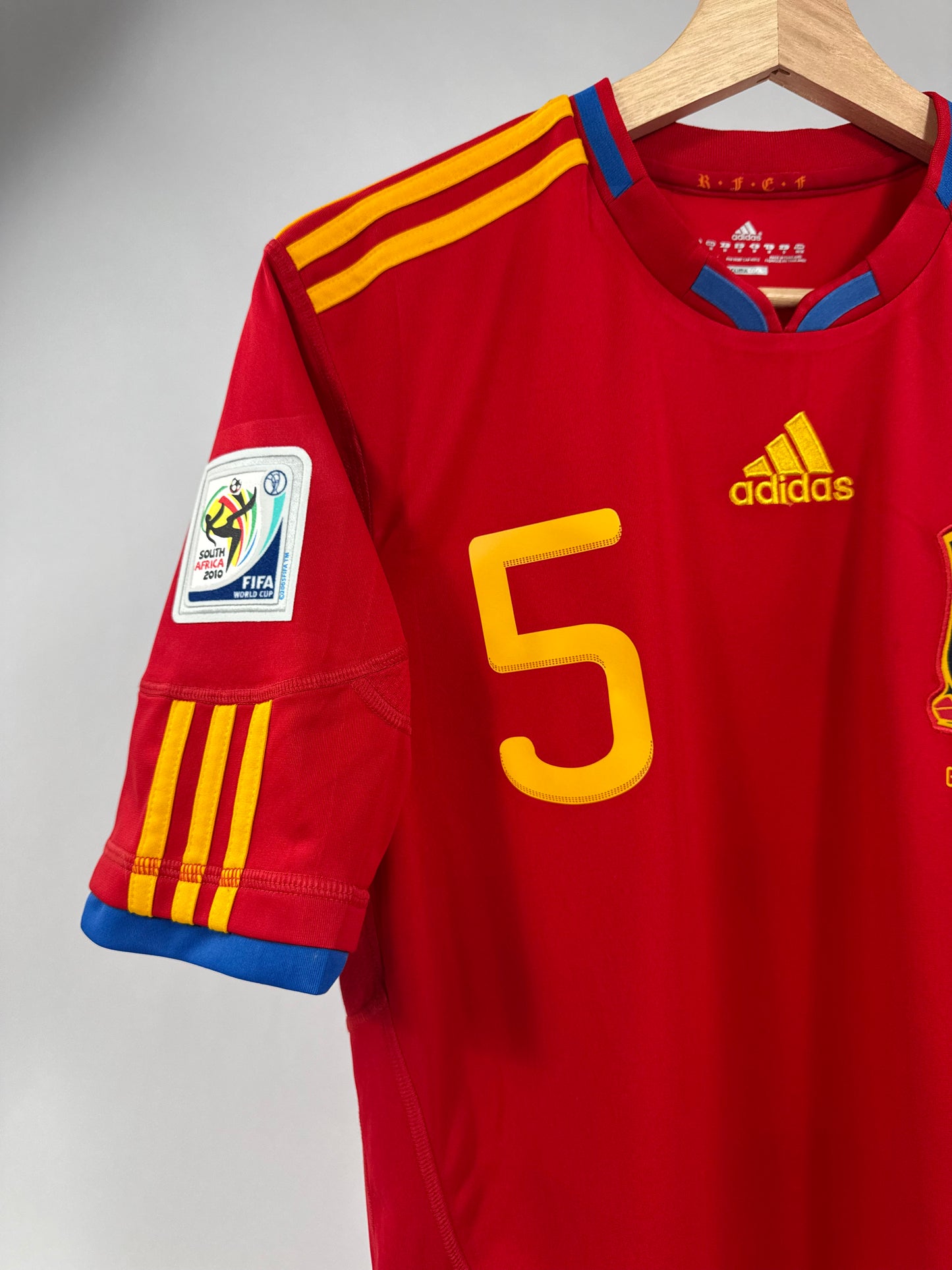 2010 ADIDAS SPAIN HOME JERSEY PUYOL5-(M)